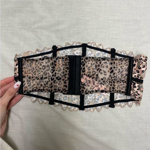 NWT Victorias Secret Embroidered Floral Lace Strapless Bra - Picture 4 of 8